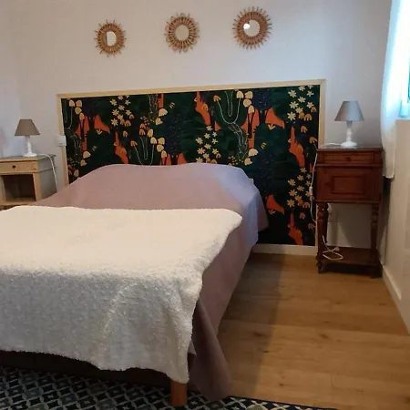 Maisonnette Et Piscine *